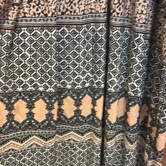 Elegant Blue and Pink Patterned Dress - Picture 3 of 5